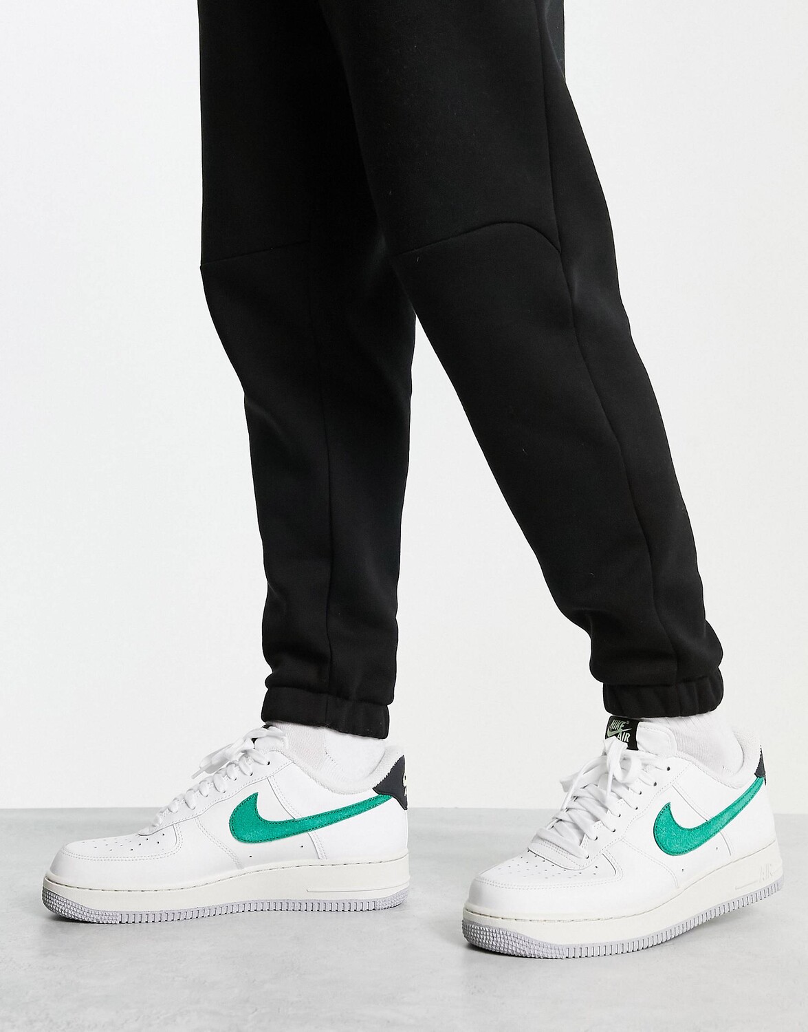 

Бело-зеленые кроссовки Nike Air Force 1 '07, Зеленый
