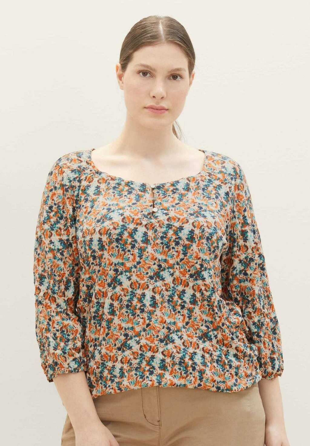 

Блузка TOM TAILOR PLUS-GEMUSTERTES MIT KNÖPFEN, цвет small grey tie dye floral