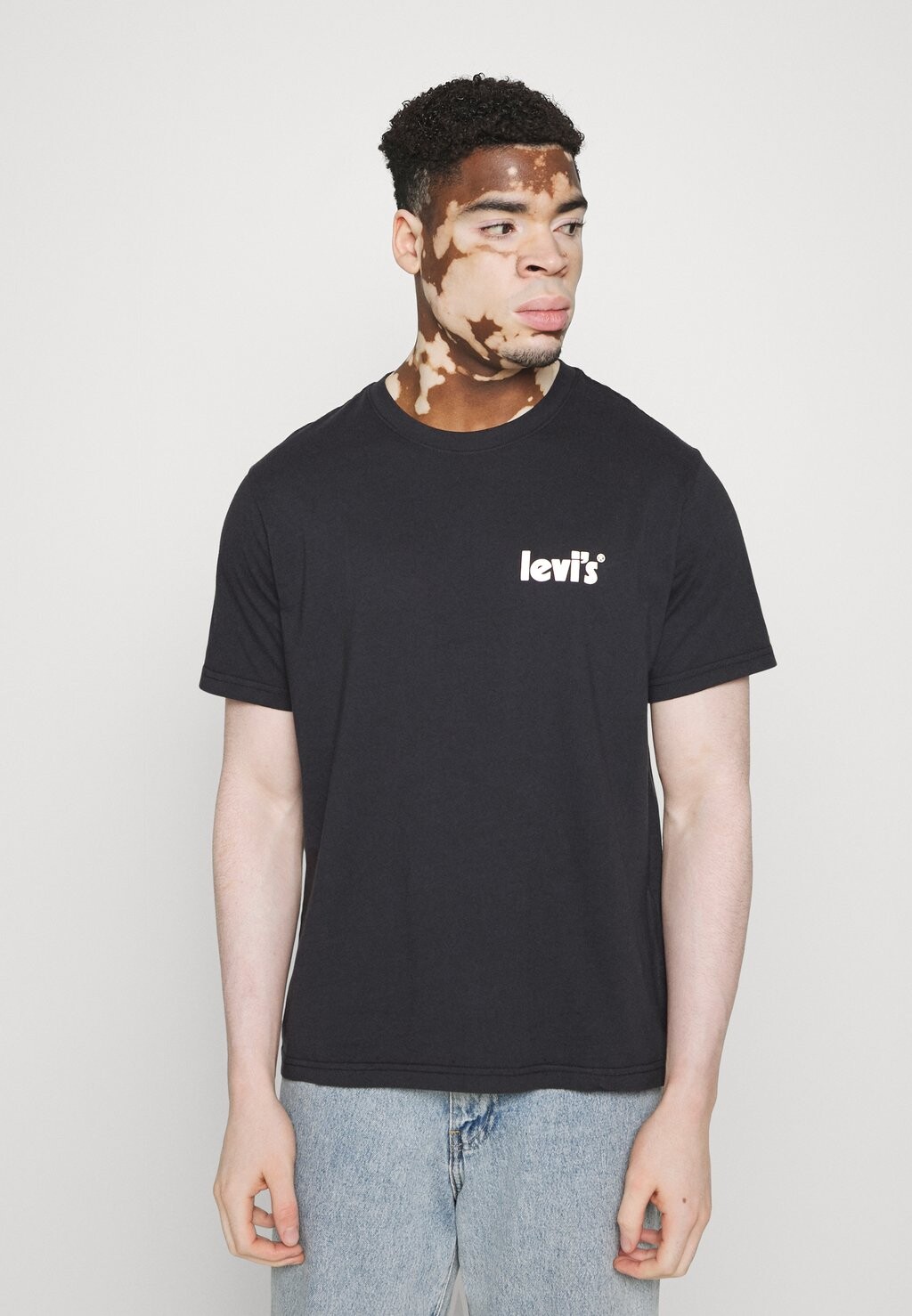 

Футболка с принтом Levi's, черный