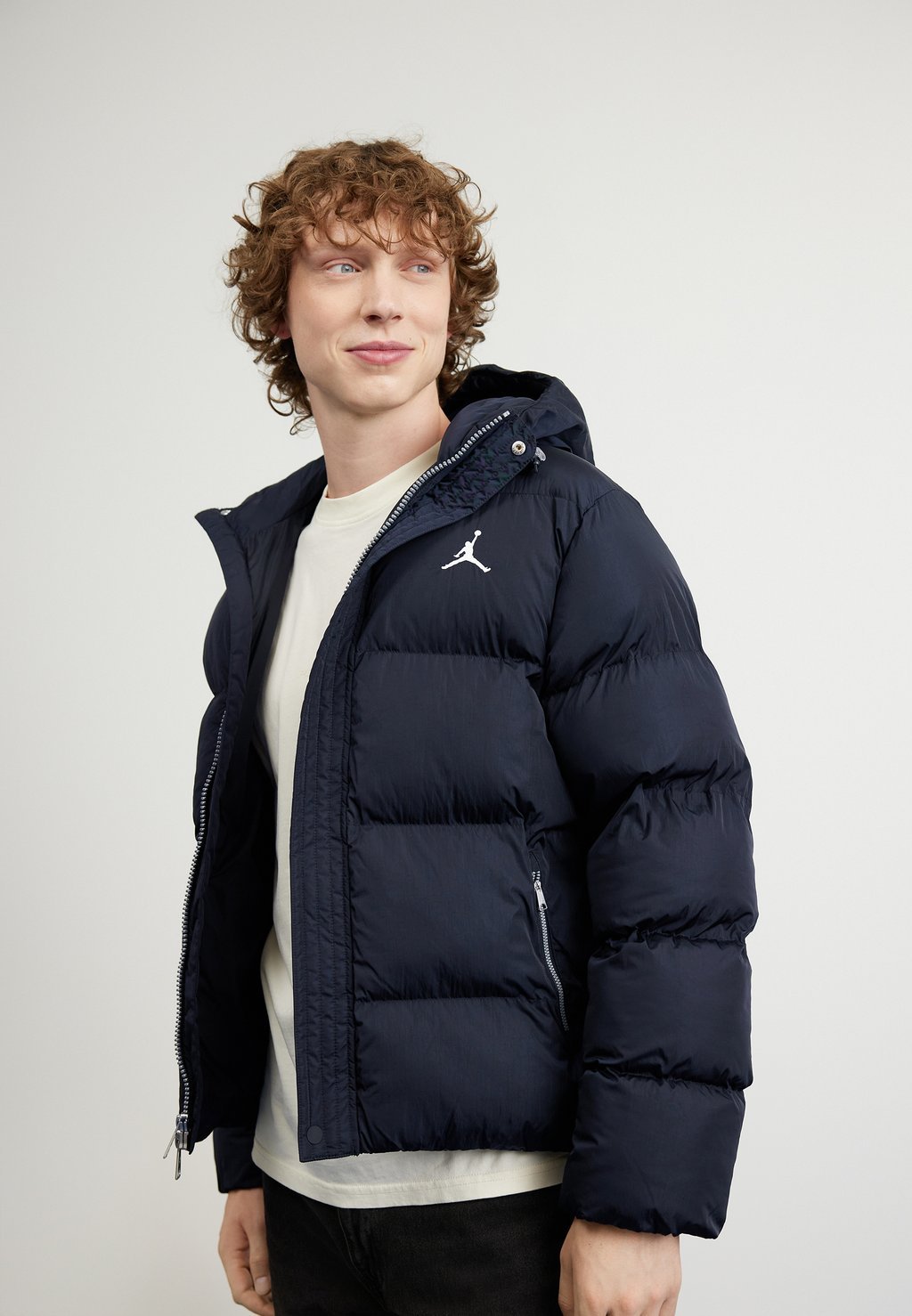 

Куртка зимняя M ESS STMT ECO PUFFER Jordan, черный/парус