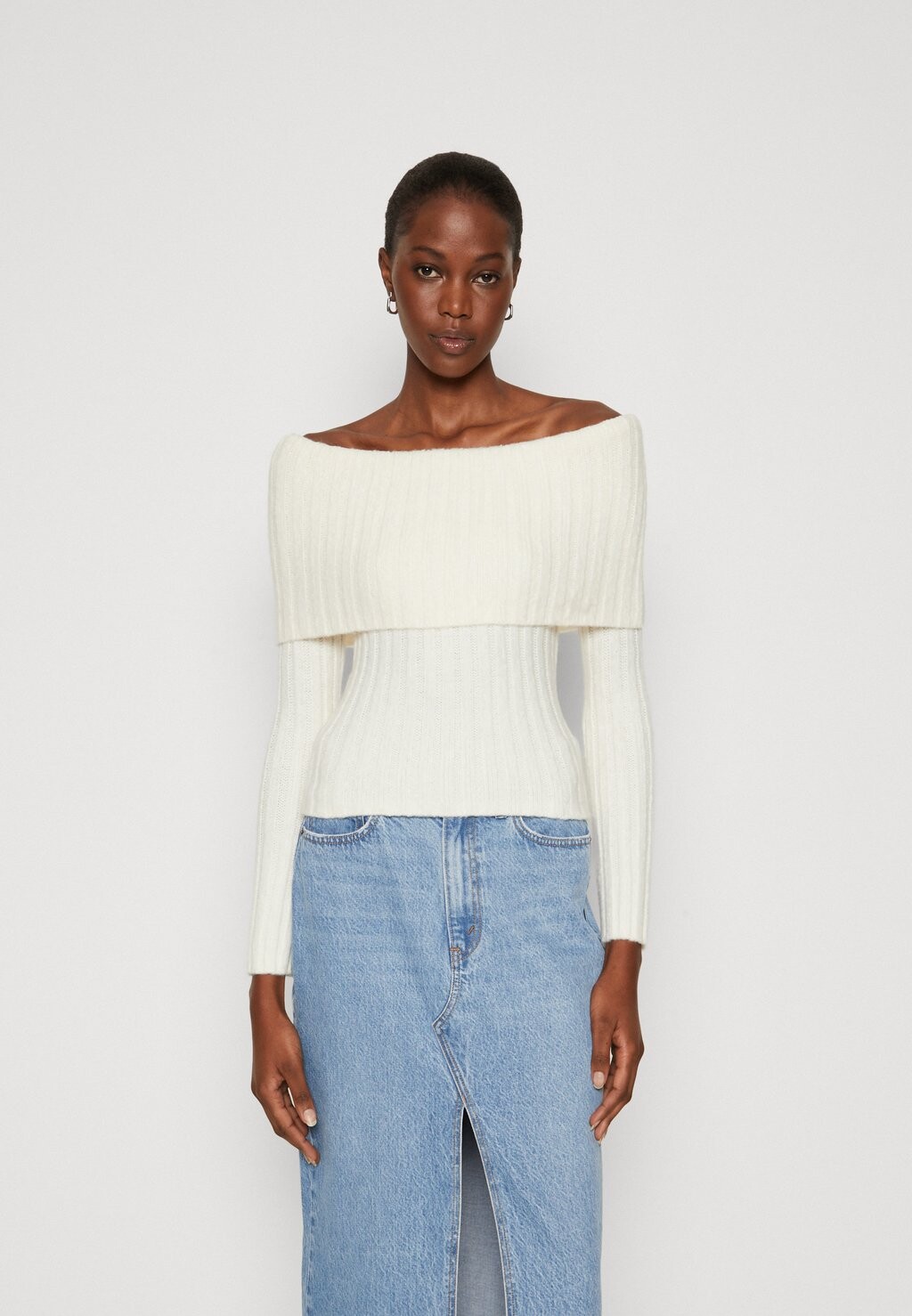 

Свитер Fuzzy Off The Shoulder Sweater Abercrombie & Fitch