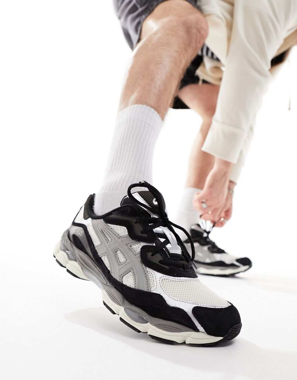 

Черно-белые кроссовки Asics Gel-NYC - ЧЕРНЫЕ