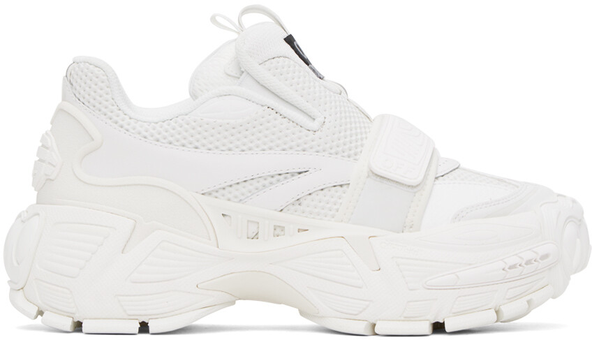 

Белые кроссовки в перчатках Off-White