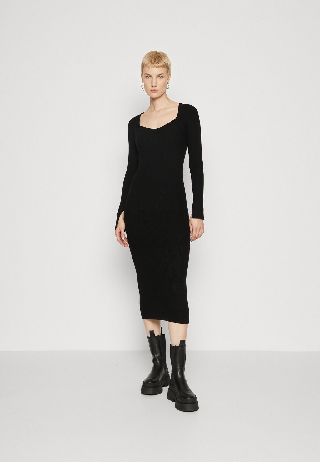 

Платье Gina Tricot ПЛАТЬЕ МИДИ, черный