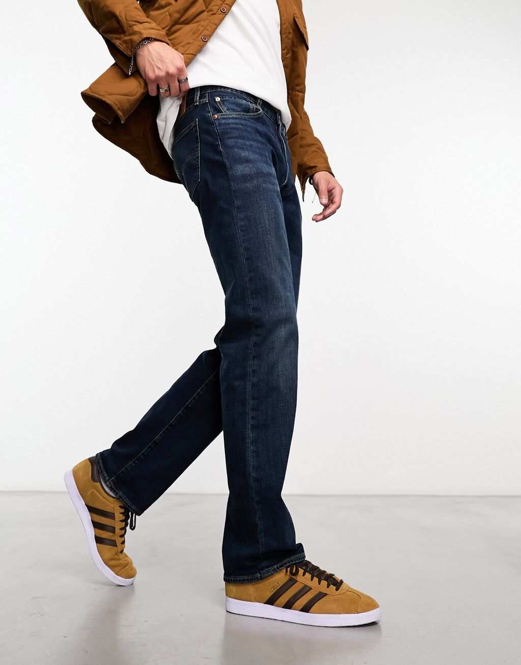 

Темно-синие джинсы оригинального кроя Levi's 501