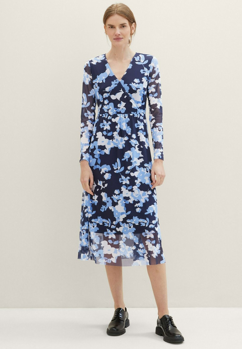 Повседневное платье MIDI MIT TOM TAILOR, цвет blue cut floral design