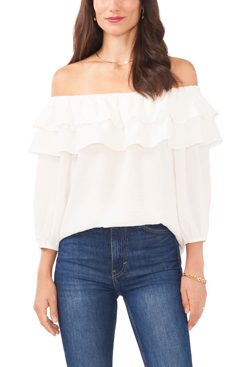 

Топ с открытыми плечами и двойными рюшами VINCE CAMUTO