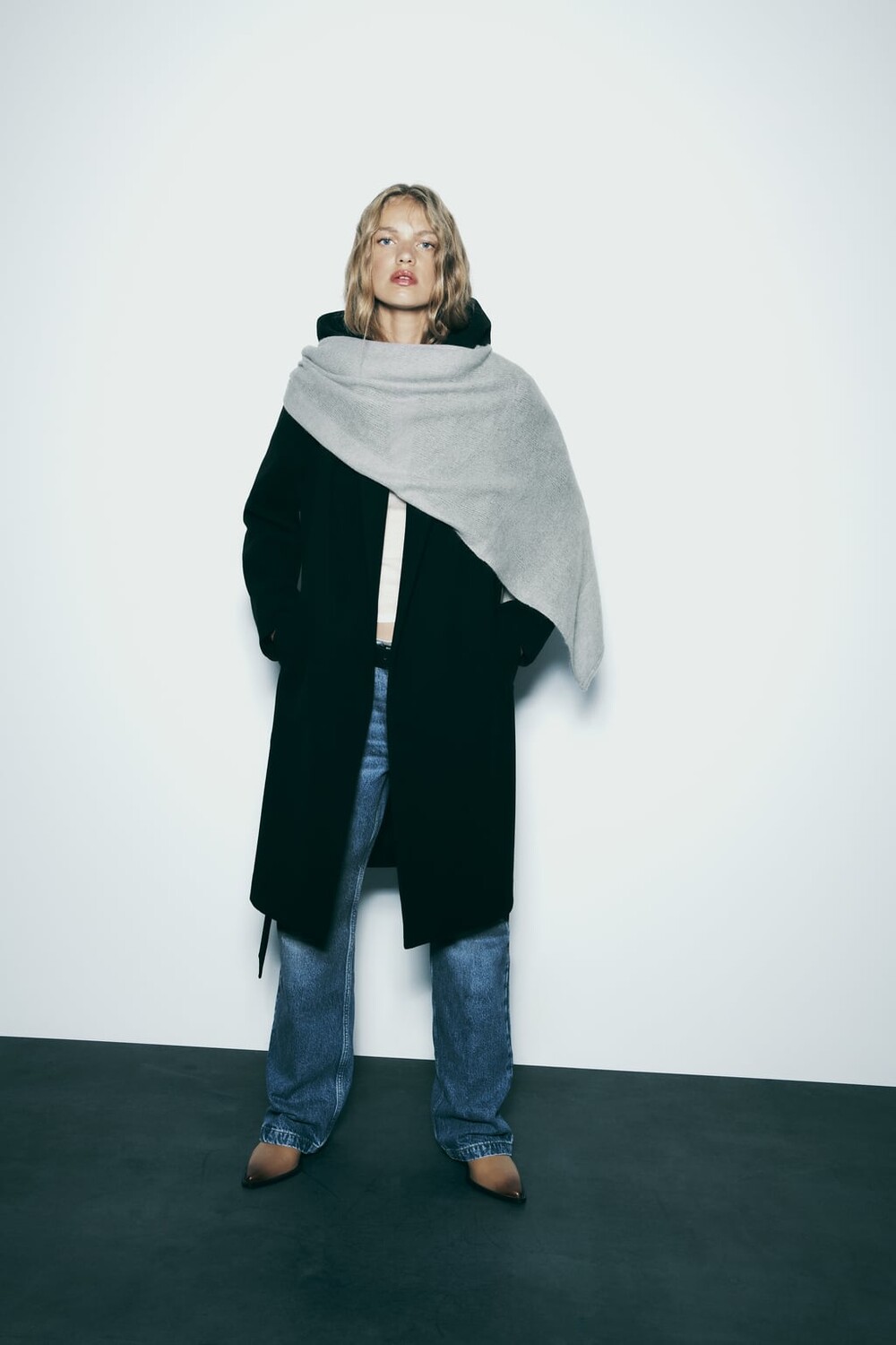 

Мягкое пальто с капюшоном ZARA, черный
