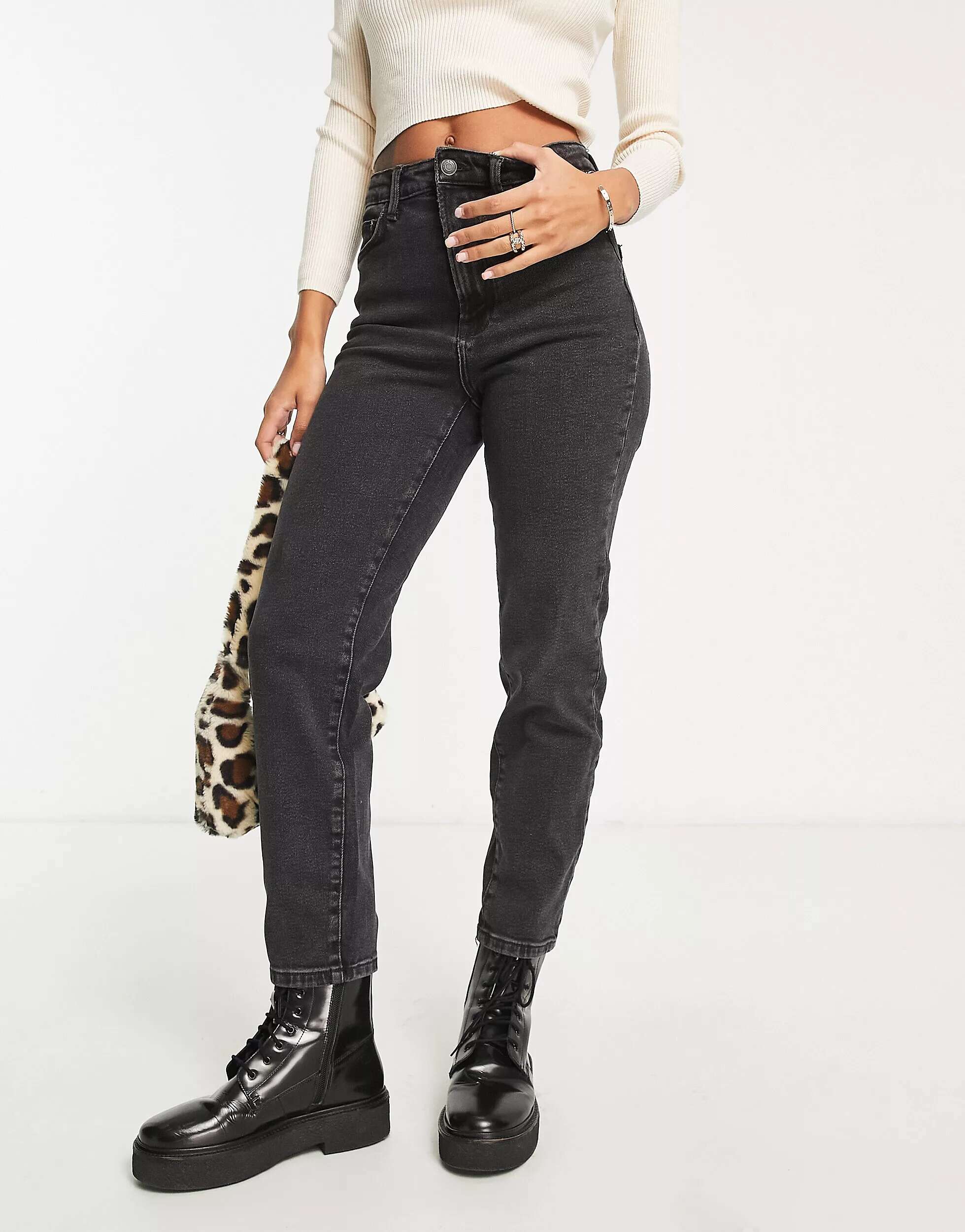 Черные узкие джинсы Mom из хлопка Stradivarius с эластичной отделкой