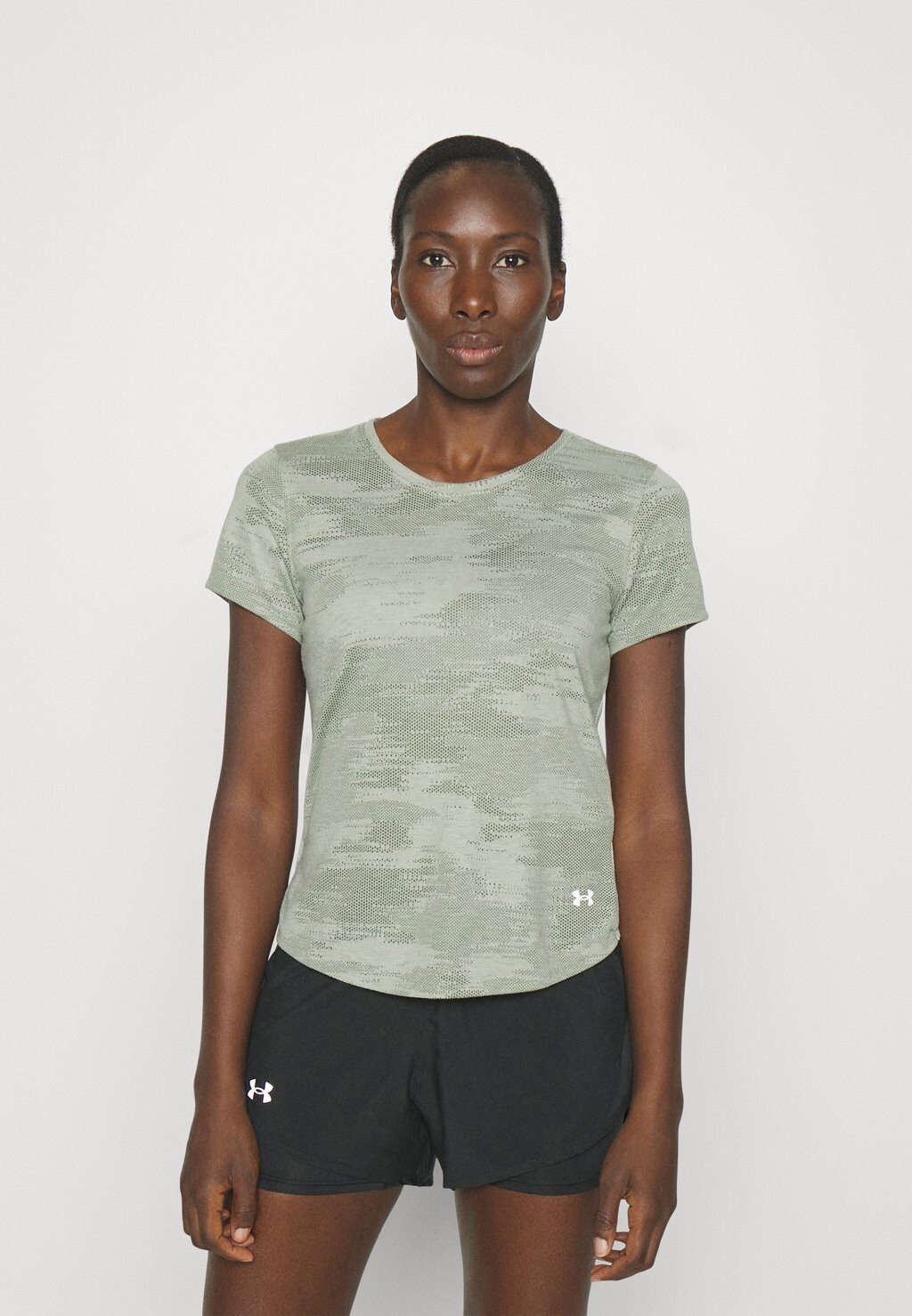 

Спортивная футболка STREAKER SPEED CAMO Under Armour, зеленый