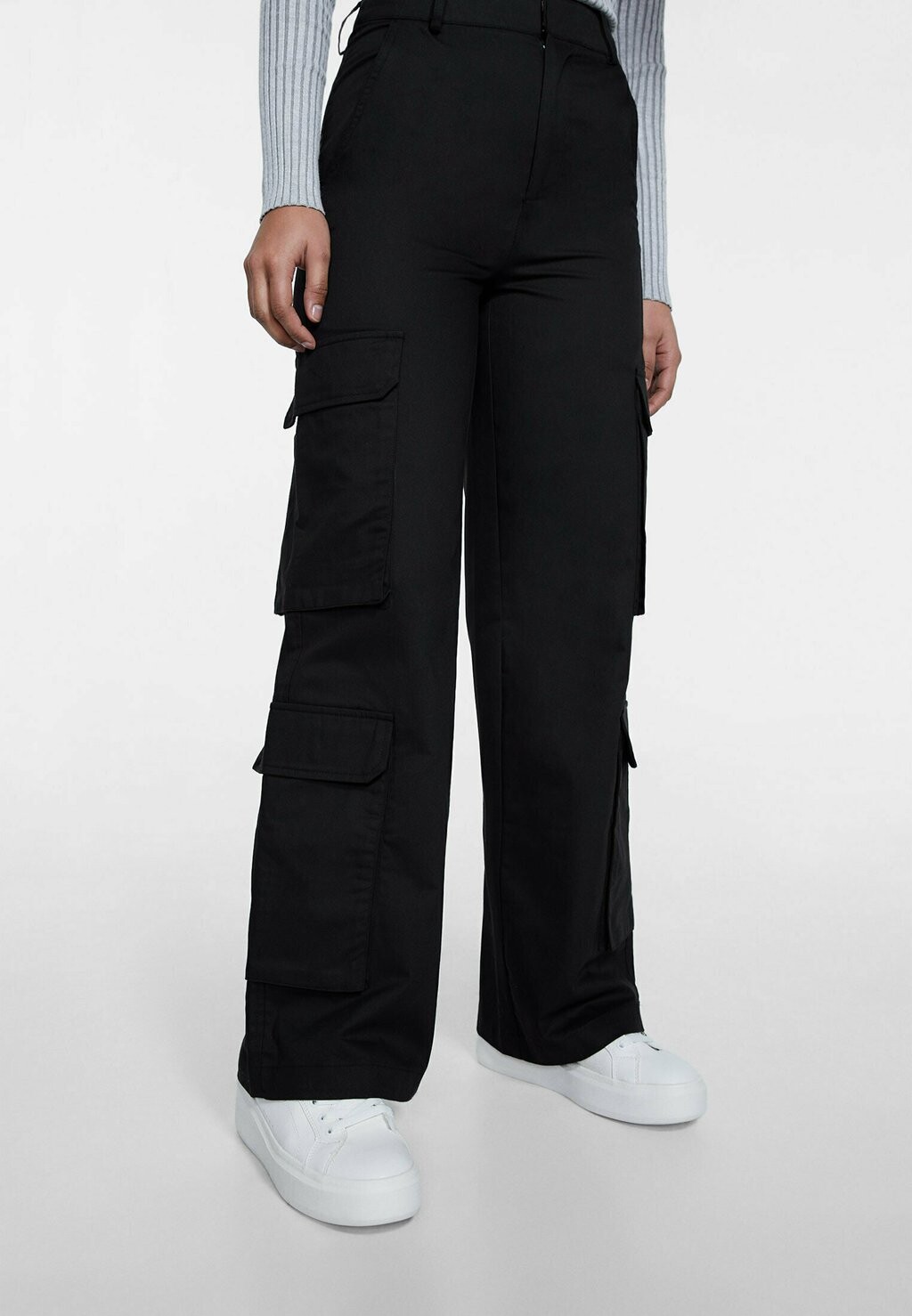 

Брюки карго Stradivarius, черный