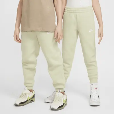 

Джоггеры Nike Sportswear Club Fleece, цвет Olive Aura/White