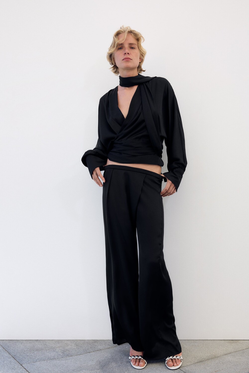 

Широкие атласные брюки Zara, черный