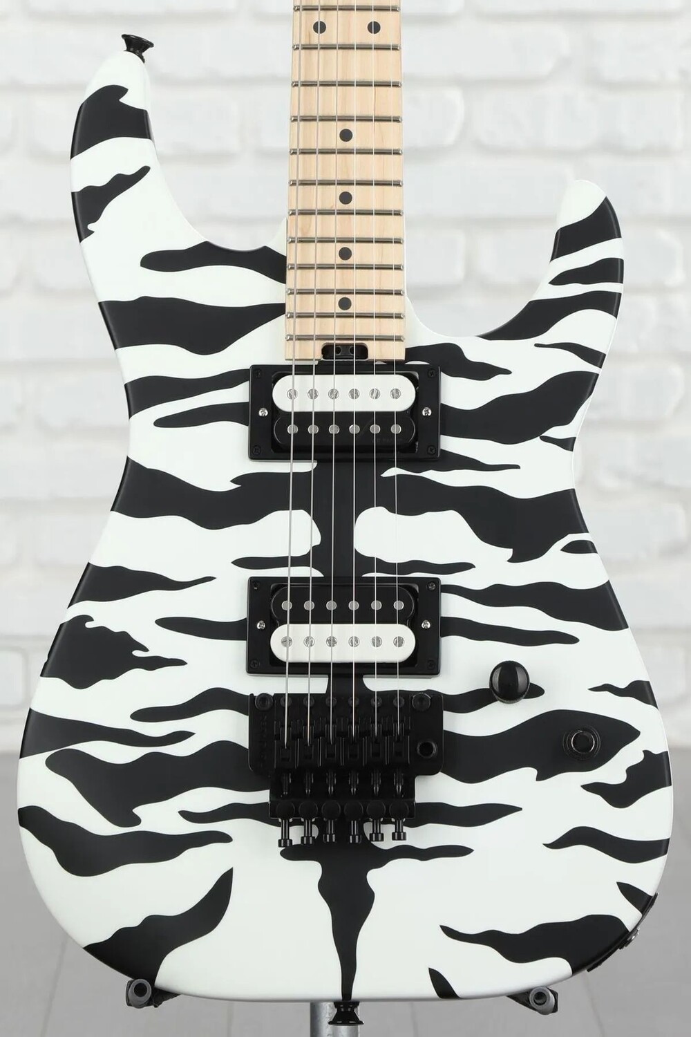 

Электрогитара Charvel Satchel Signature Pro-Mod DK22 HH FR M - White Tiger