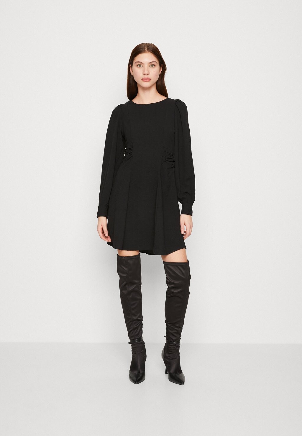 

Повседневное платье Vero Moda, черный