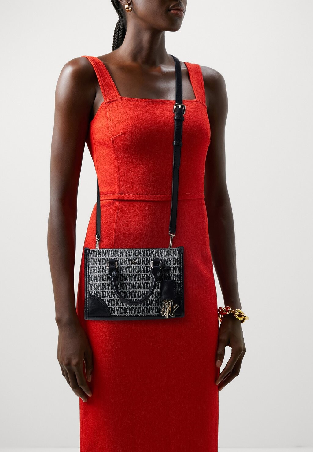 

Сумочка PERRI SM BOX SATCHEL DKNY, черный