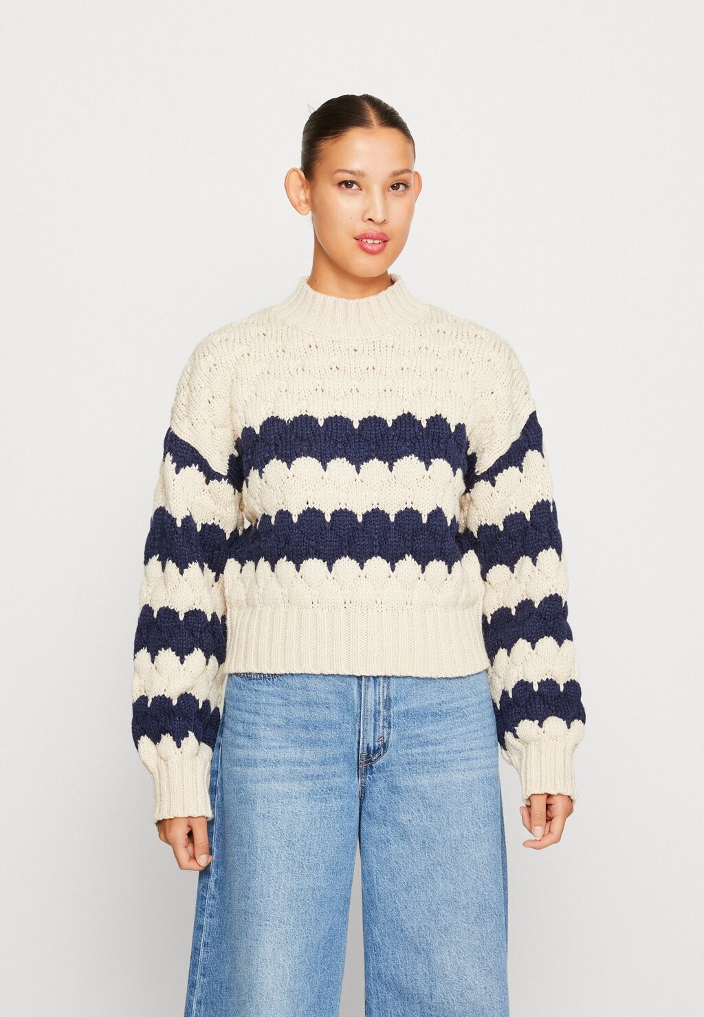 

Свитер Monki
