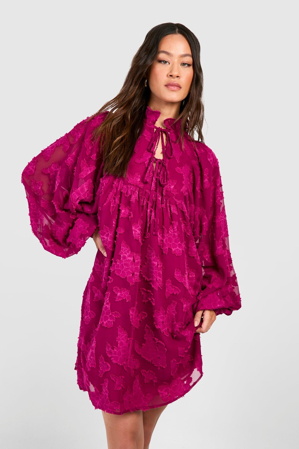 

Свободное платье Tall Burnout с цветочным принтом и завязкой спереди boohoo, розовый