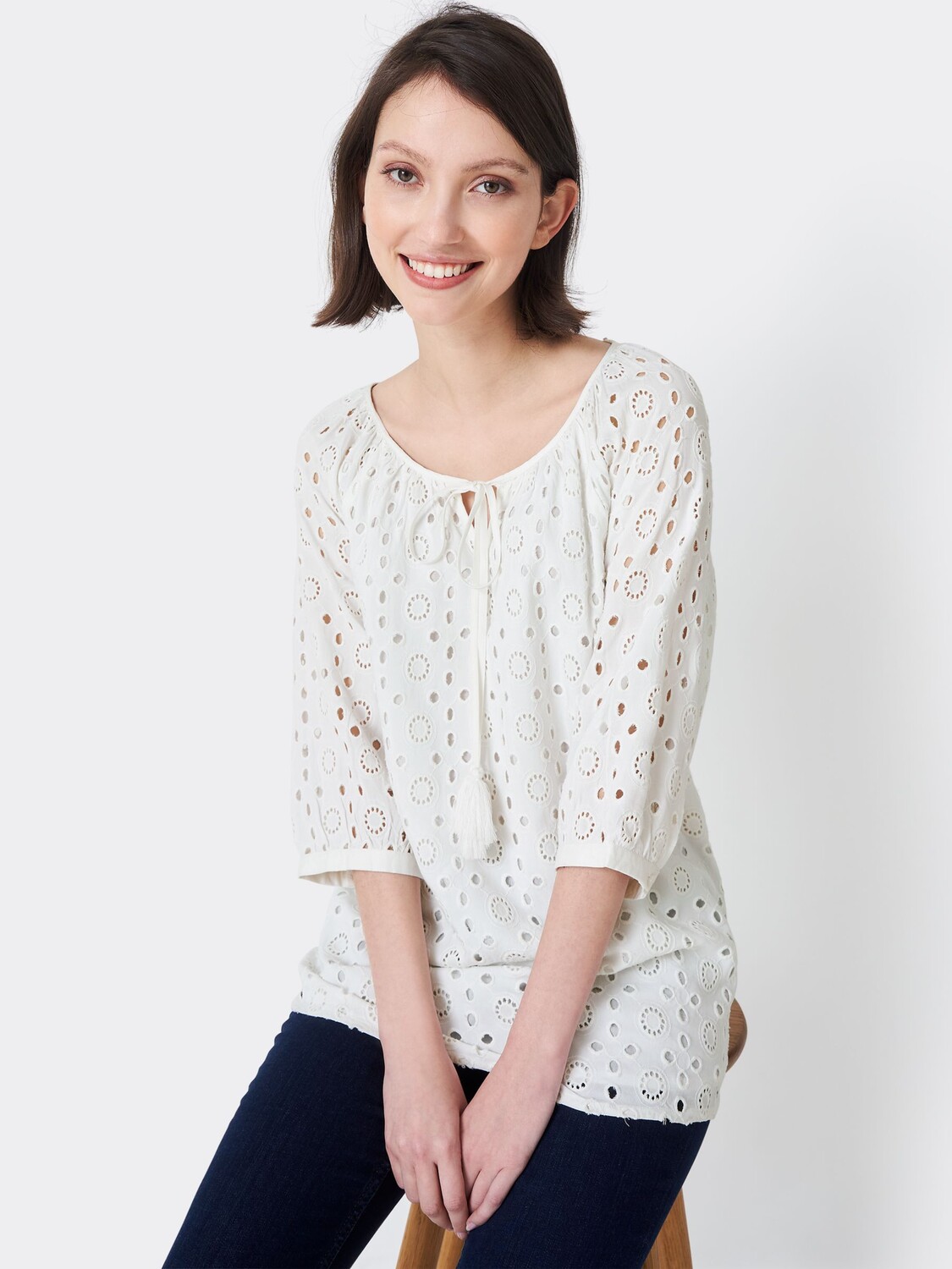 

Crew Clothing Хлопковая блузка с вышивкой Grace, белая