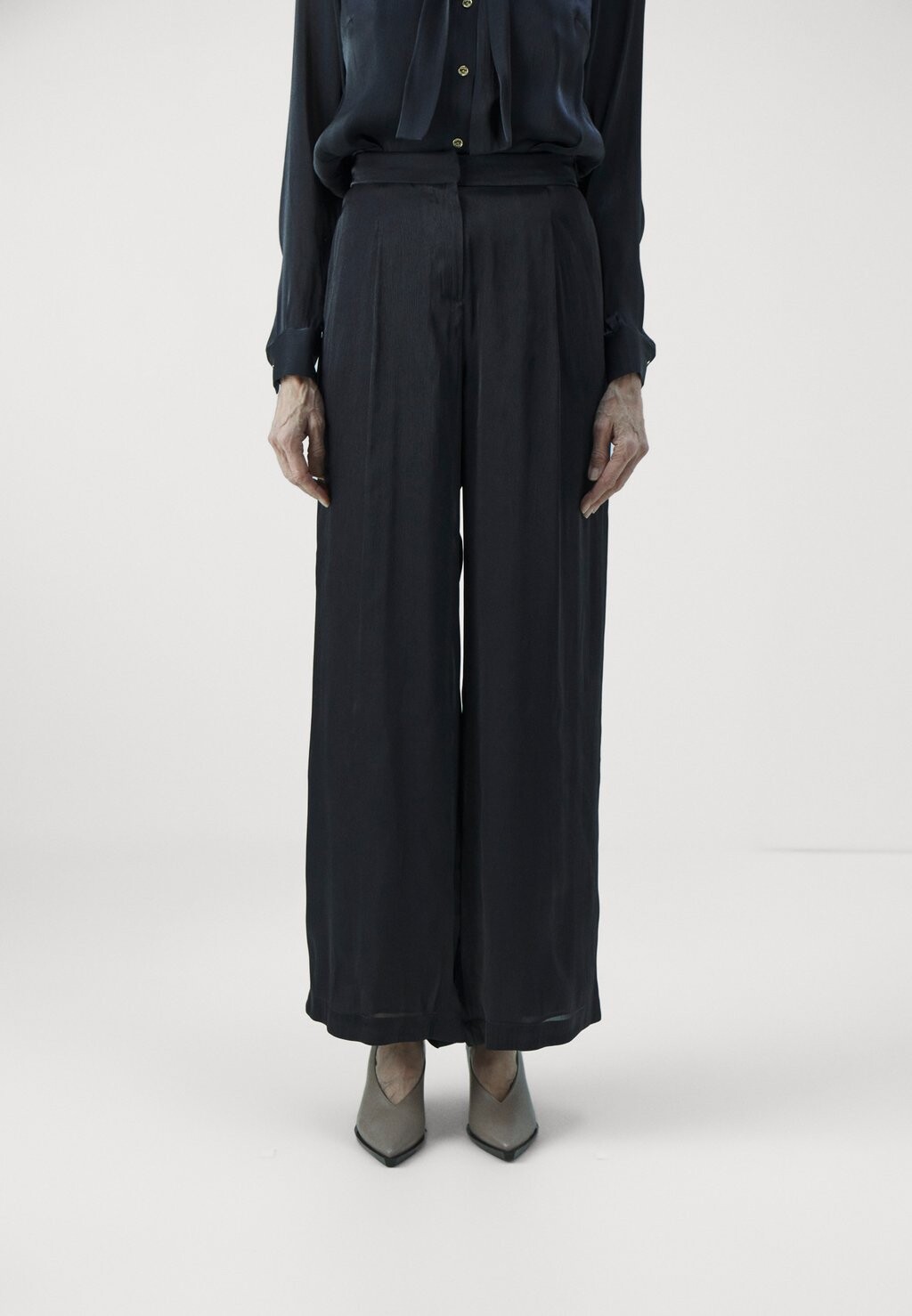 

Брюки IRIDESCENT WIDE LEG PANTS MICHAEL Michael Kors, черный