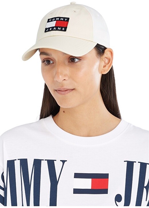 

Белая женская кепка Tommy Hilfiger