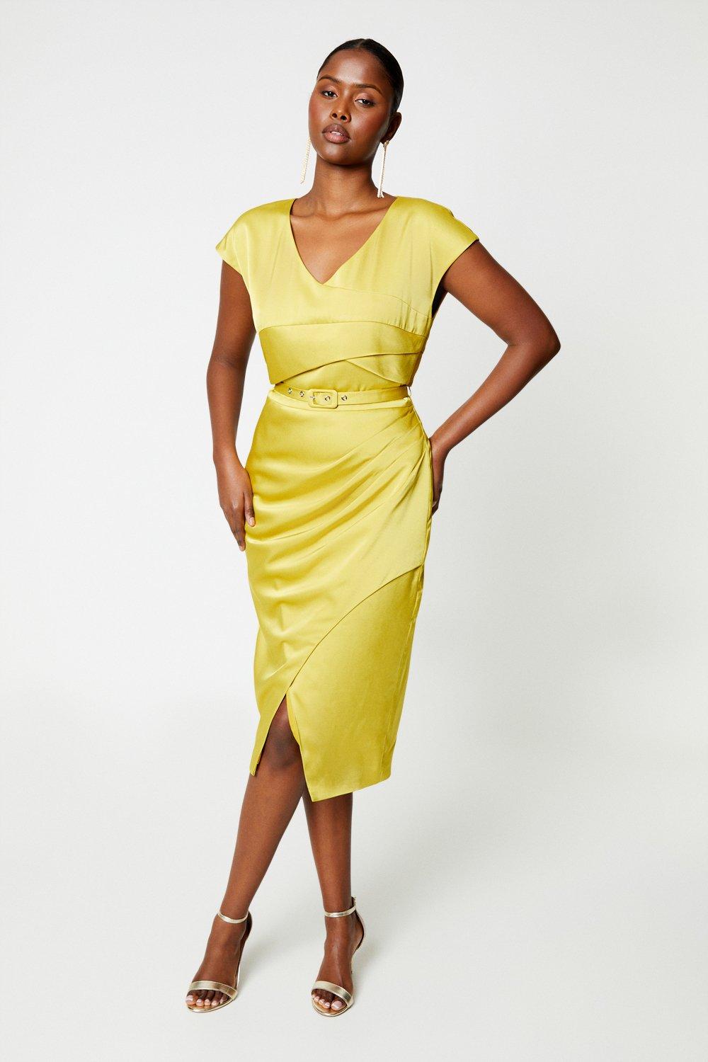 Атласное платье-карандаш со складками по бокам Coast, желтый черно желтое атласное плиссированное платье babydoll на пуговицах asos