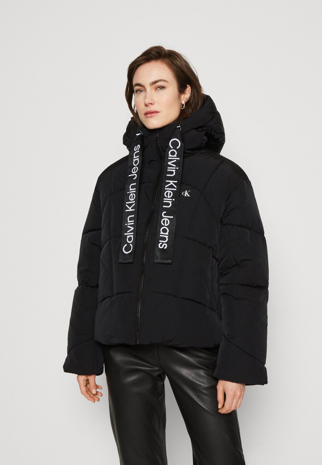 цена Зимняя куртка Calvin Klein Jeans, черный