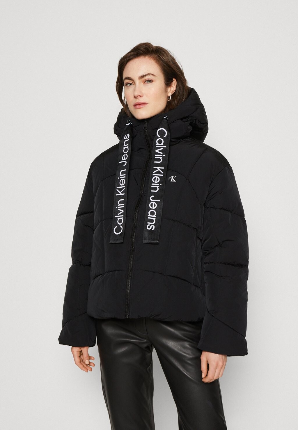 

Зимняя куртка Calvin Klein Jeans, черный