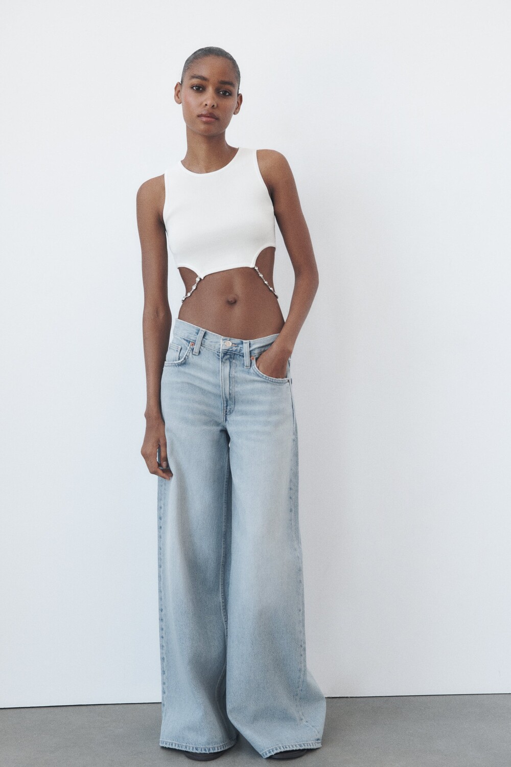 

Трикотажный топ с вырезами Zara, белый