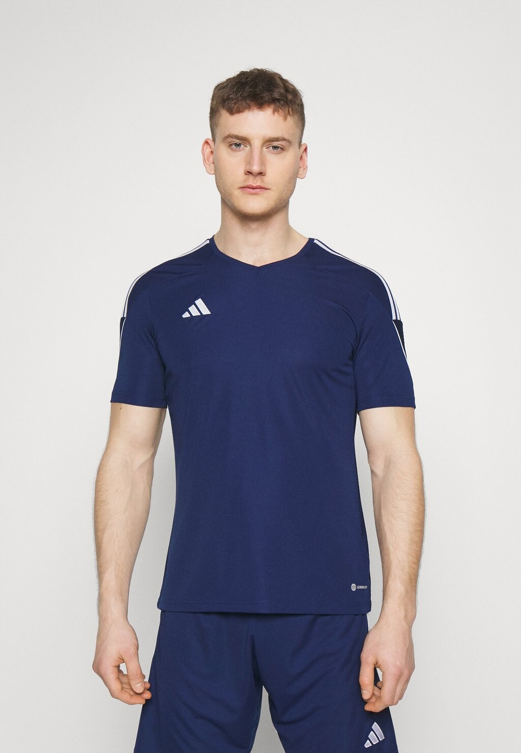 

Футболка Adidas