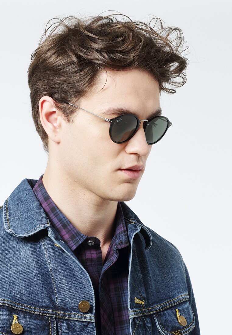 

Солнцезащитные очки Ray-Ban, черный
