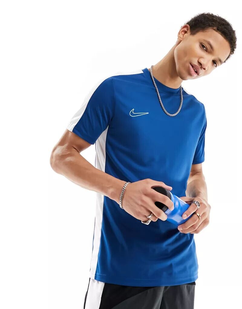 

Синяя футболка со вставками Nike Academy Dri-FIT