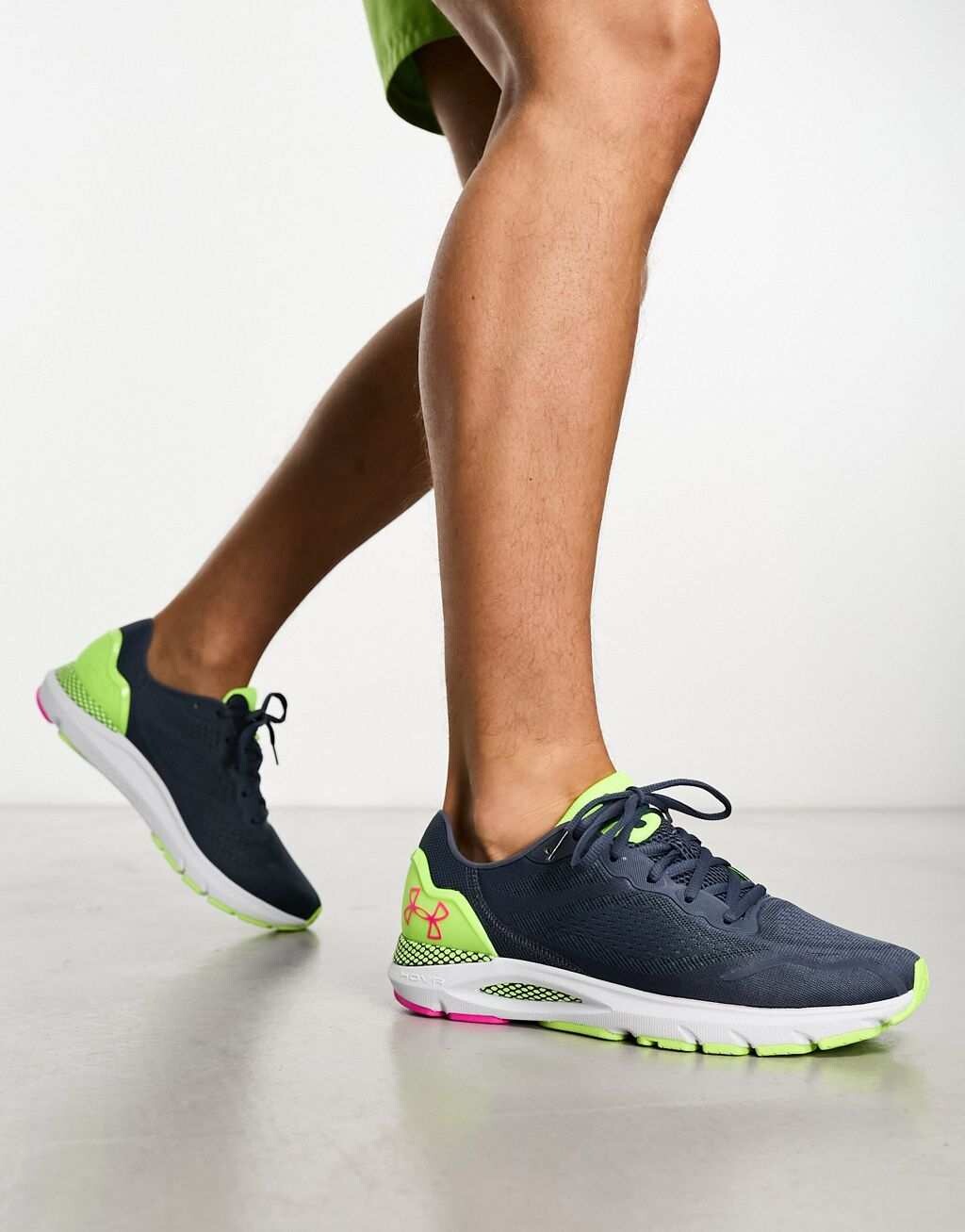 

Серые кроссовки Under Armour HOVR Sonic 6