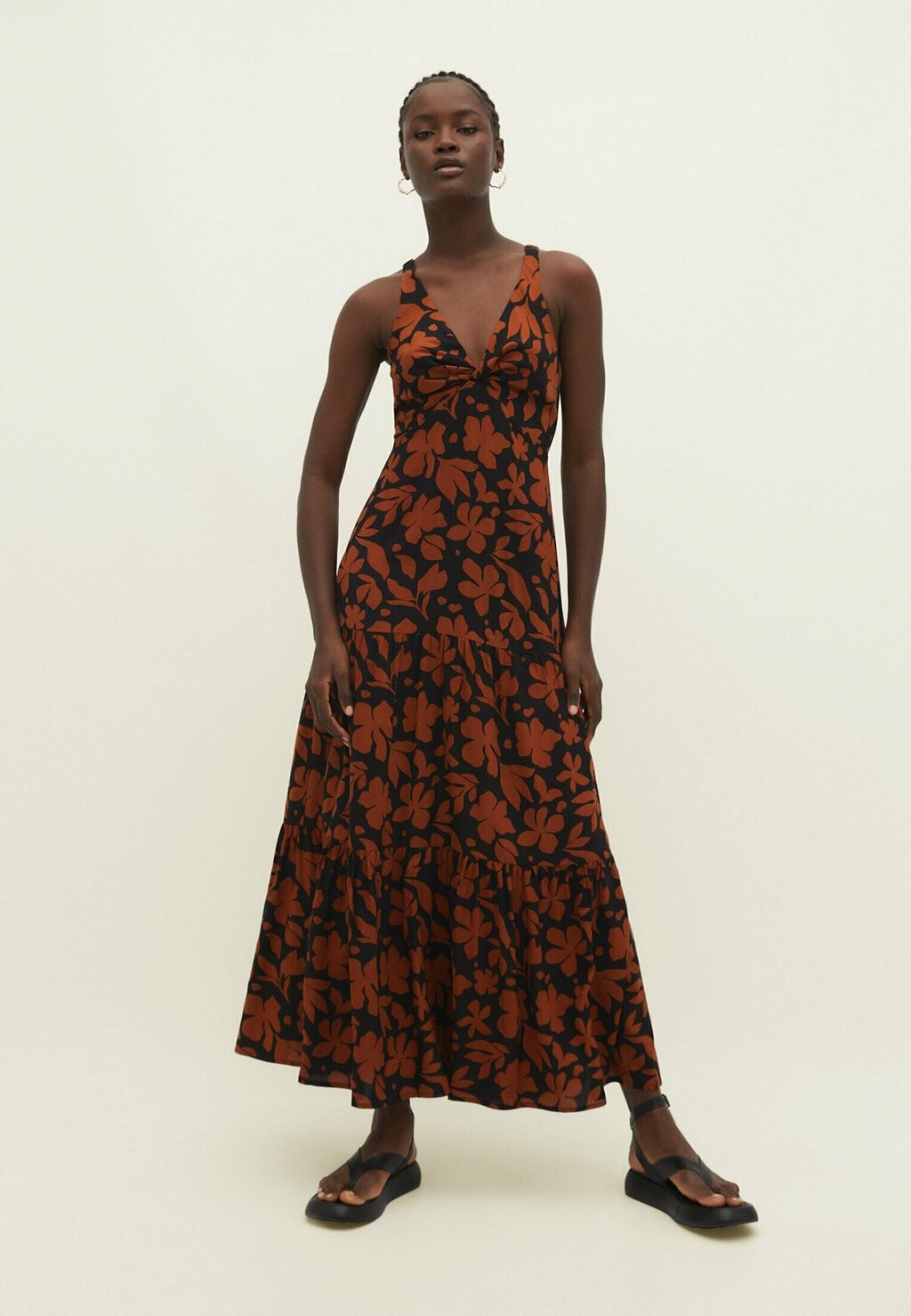 

Длинное платье Stradivarius, черный металлик