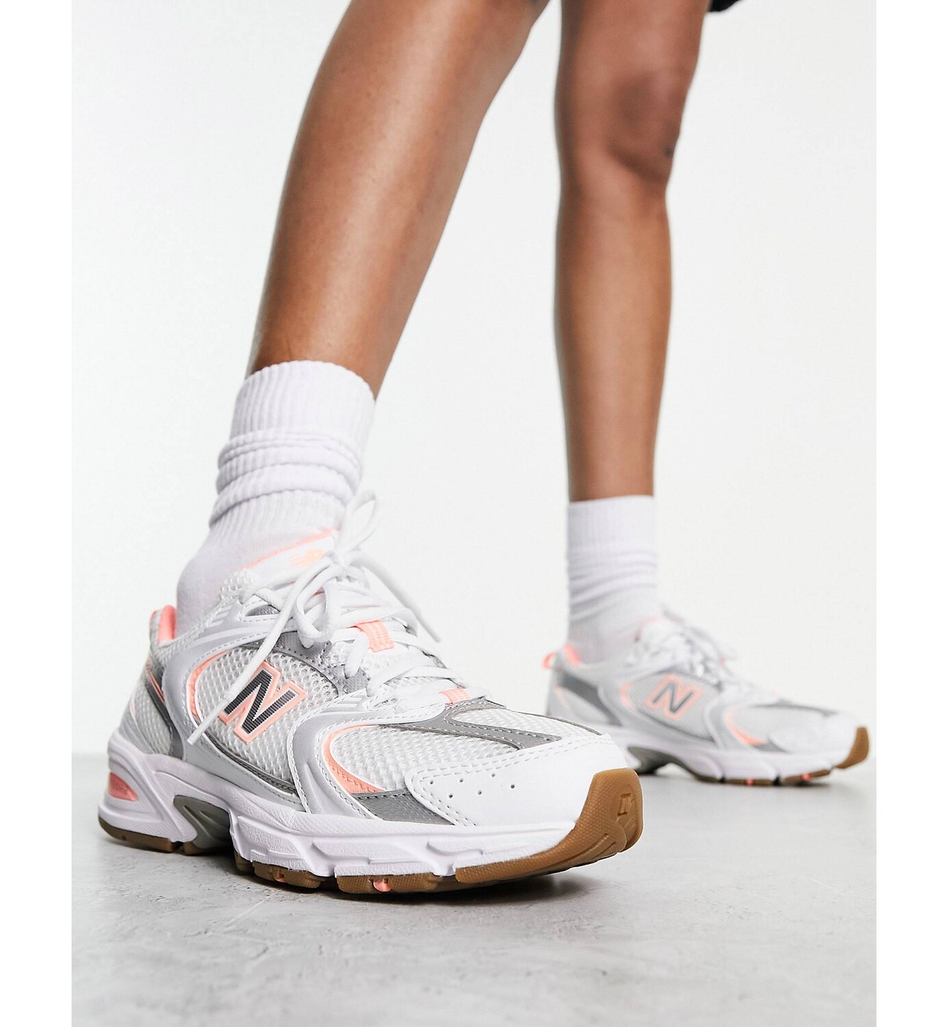 

Бело-розовые кроссовки New Balance 530 — эксклюзивно для ASOS, Розовый