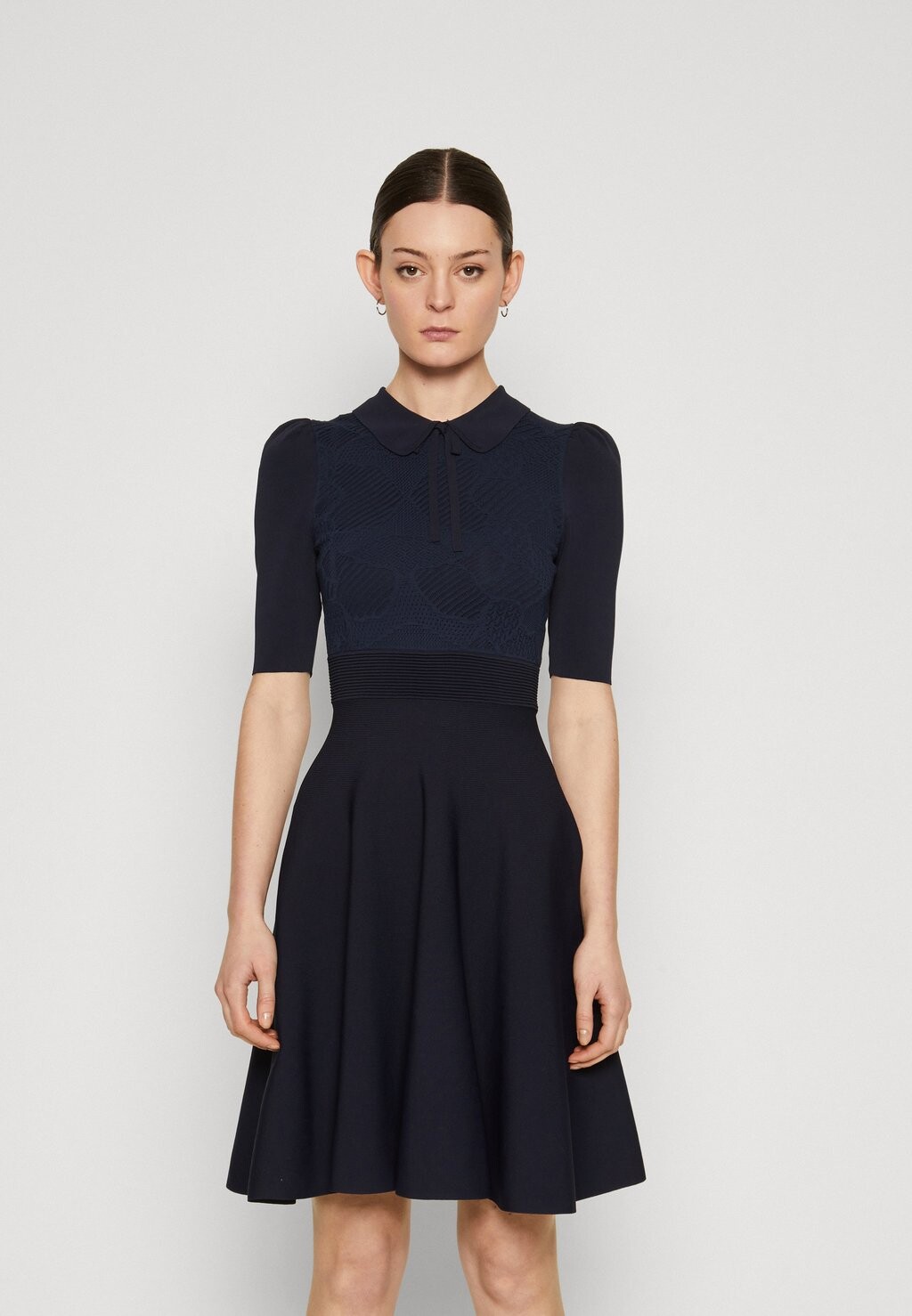 

Трикотажное платье Hillder Ted Baker, цвет navy