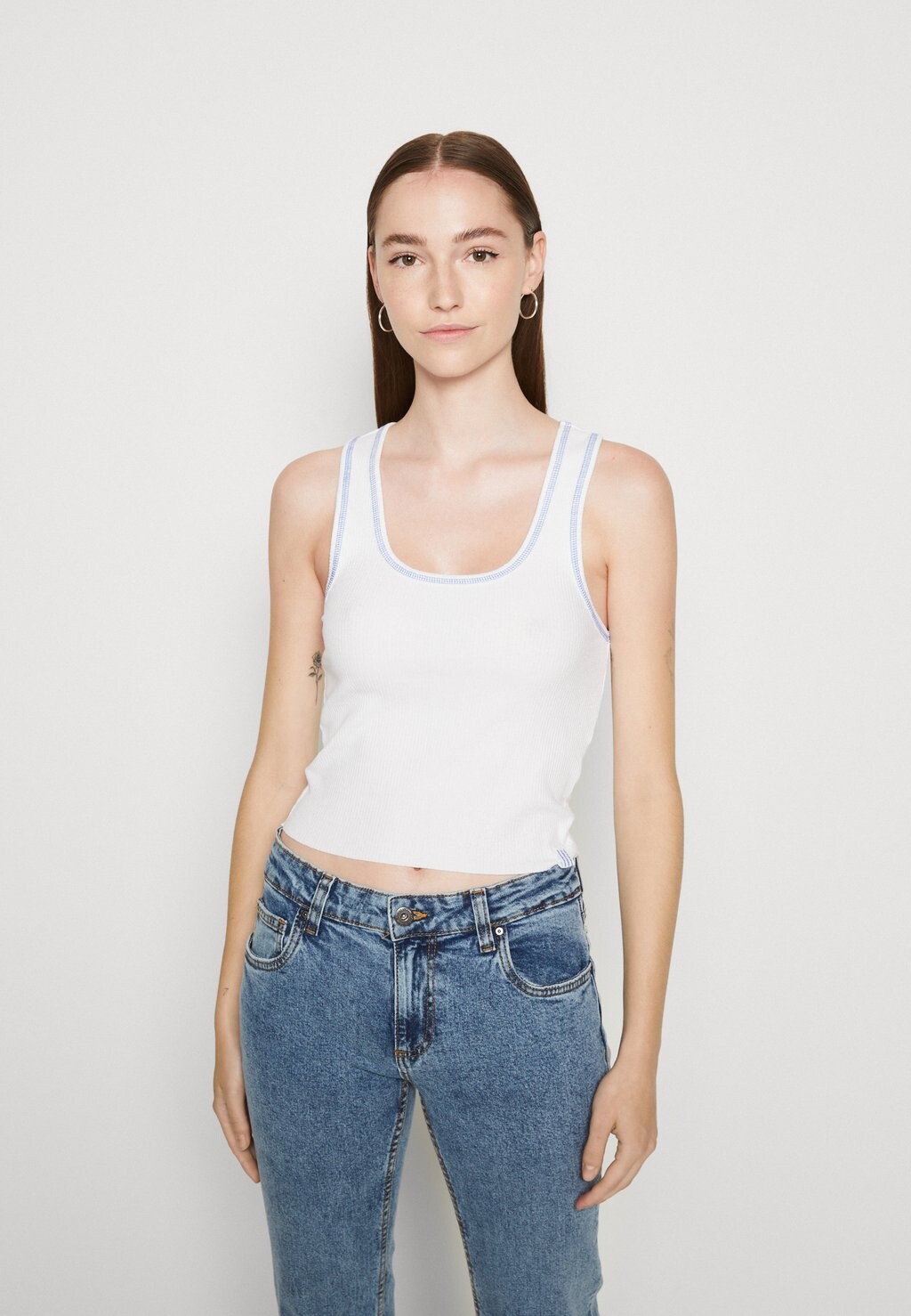 

Топ BDG Urban Outfitters, белый