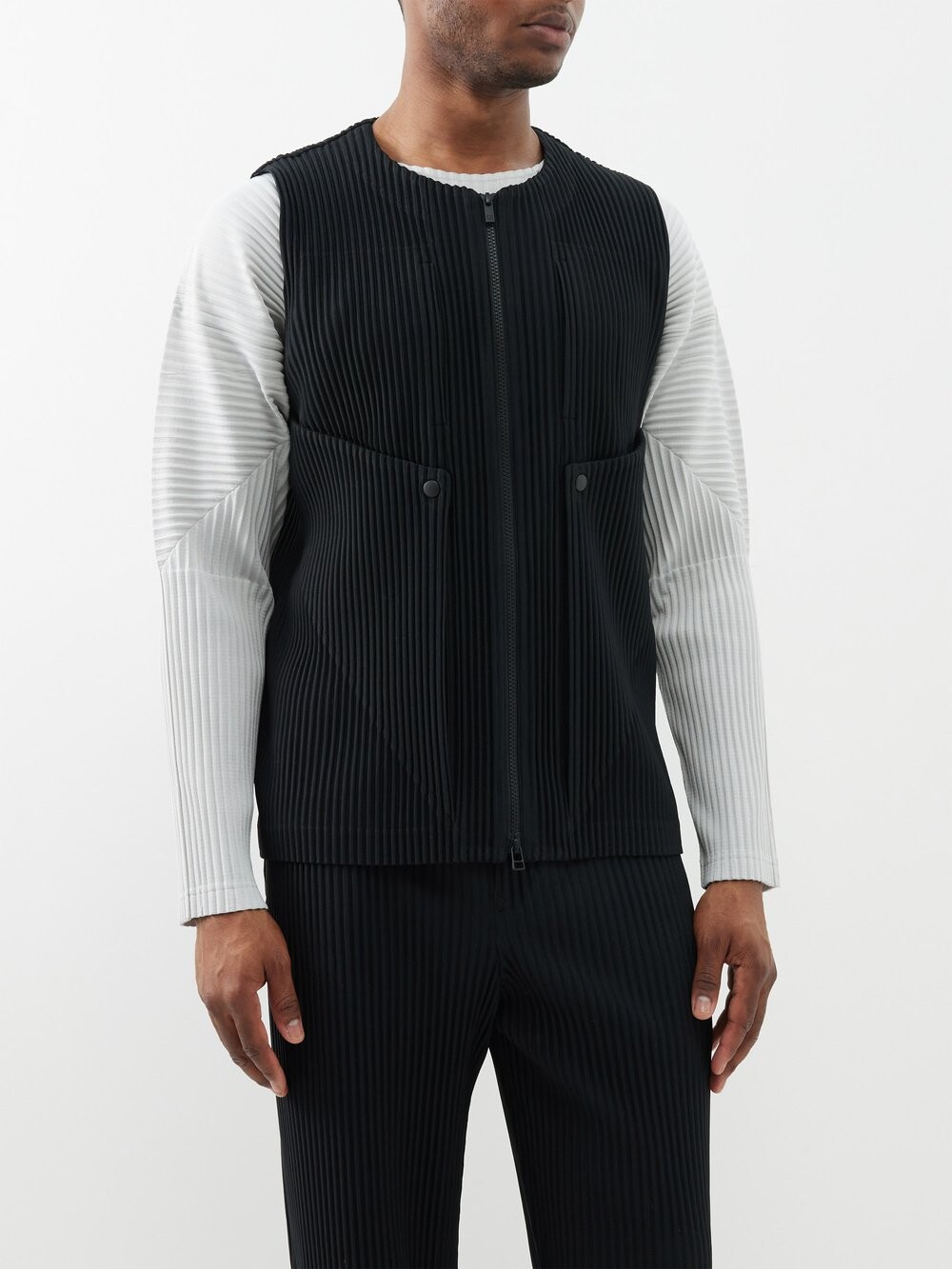 

Жилет со складками из технической ткани Homme Plissé Issey Miyake, черный