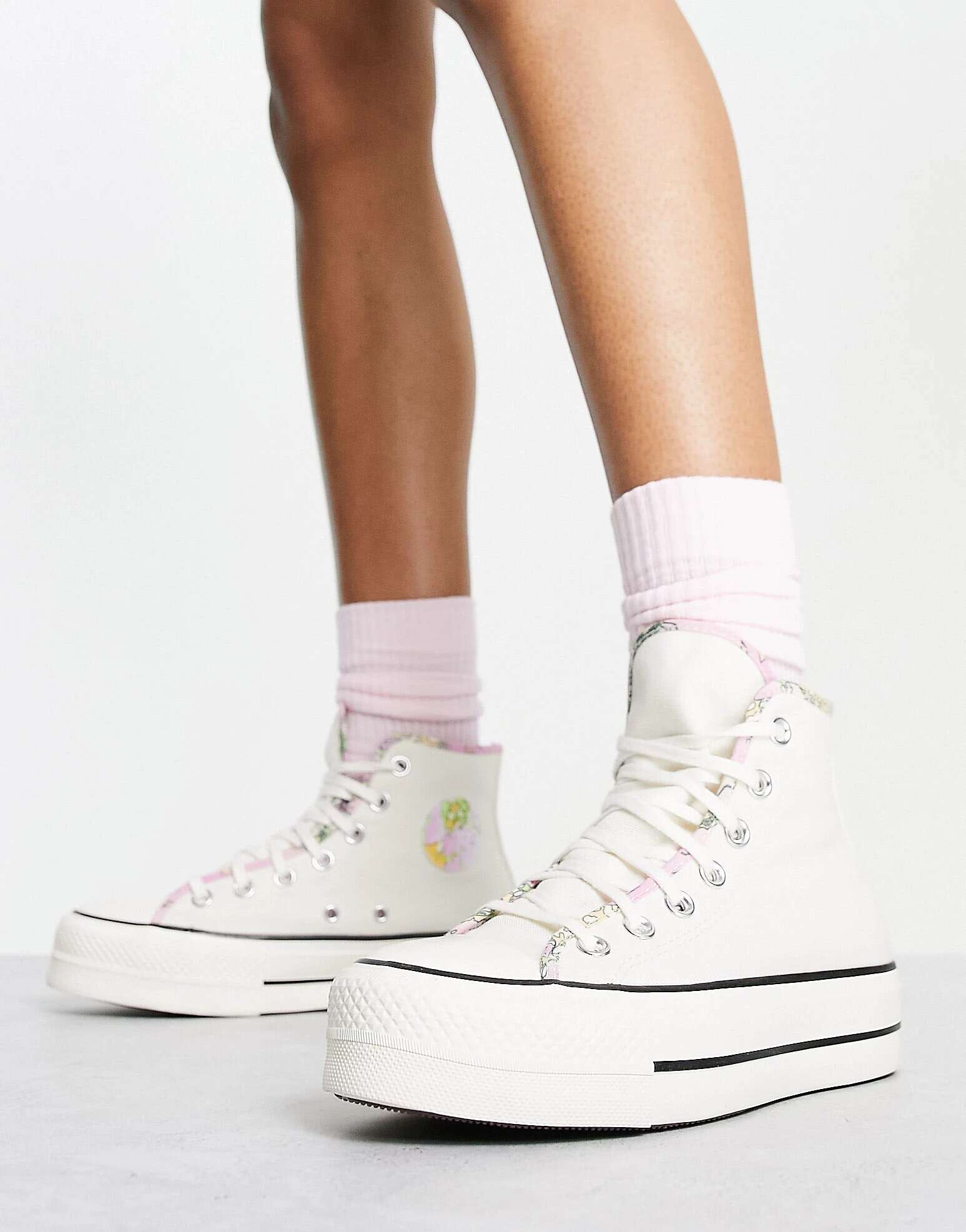 

Белые кроссовки на платформе Converse Chuck Taylor Lift Hi на платформе с цветочным узором, Белый