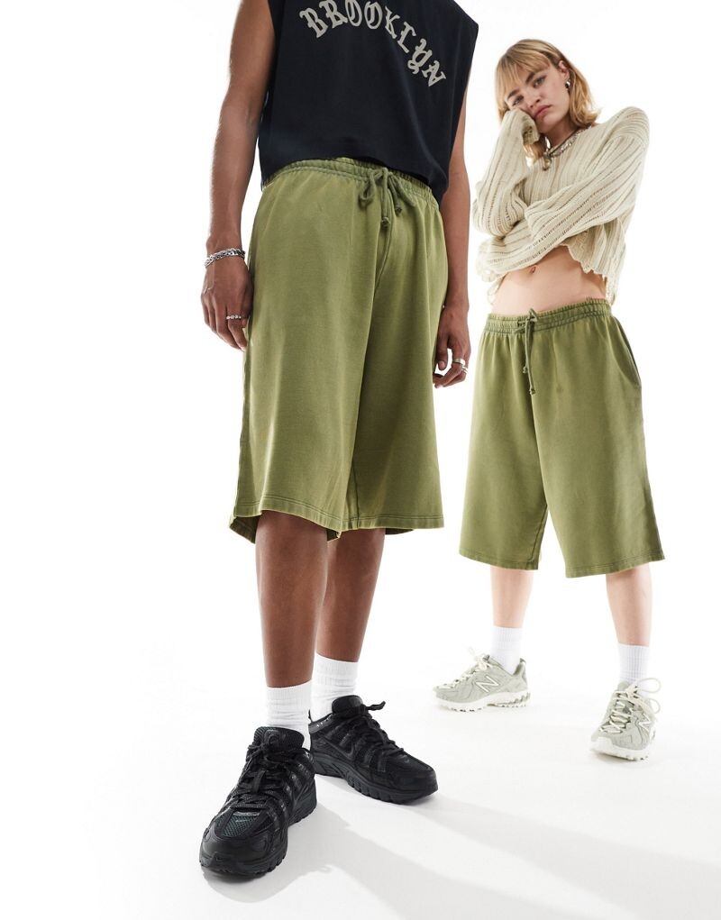 

Выстиранные шорты унисекс цвета хаки ASOS DESIGN
