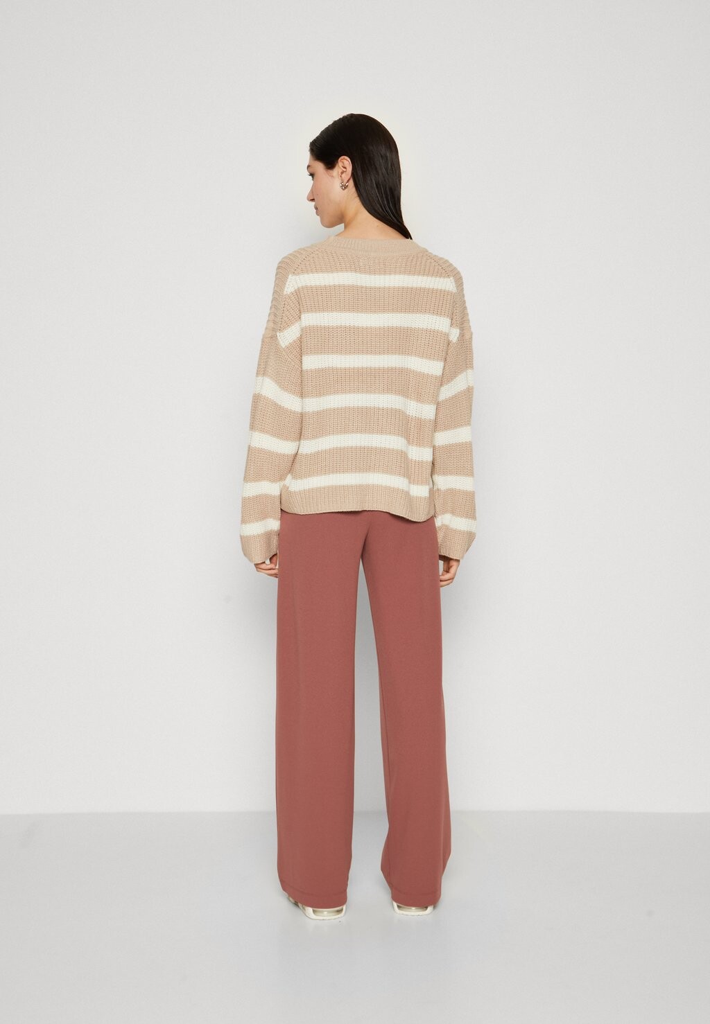 

Свитер Justy Ls Stripe Noos JDY, серый шато/eggnog