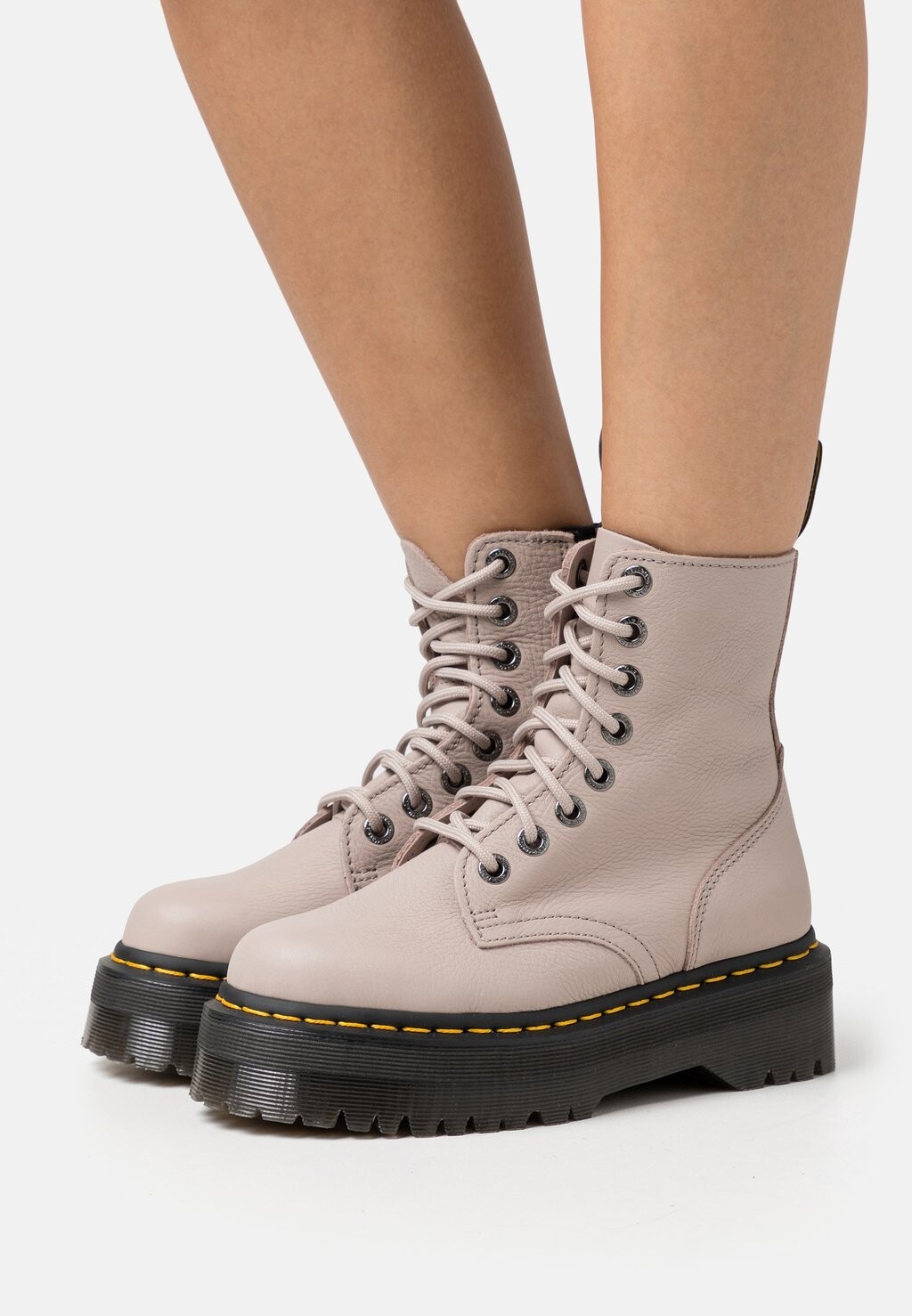 

Ботильоны на шнуровке Dr. Martens