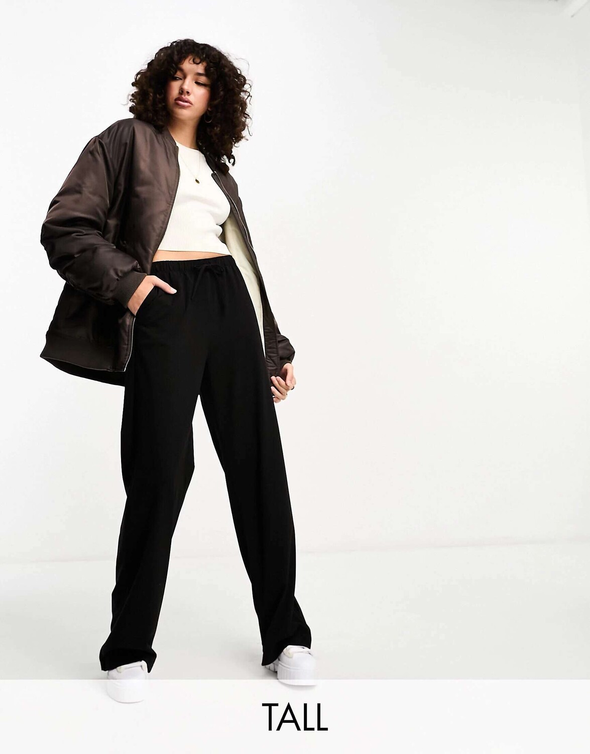 

Черные брюки с застежкой на шнуровке Stradivarius Tall, Черный