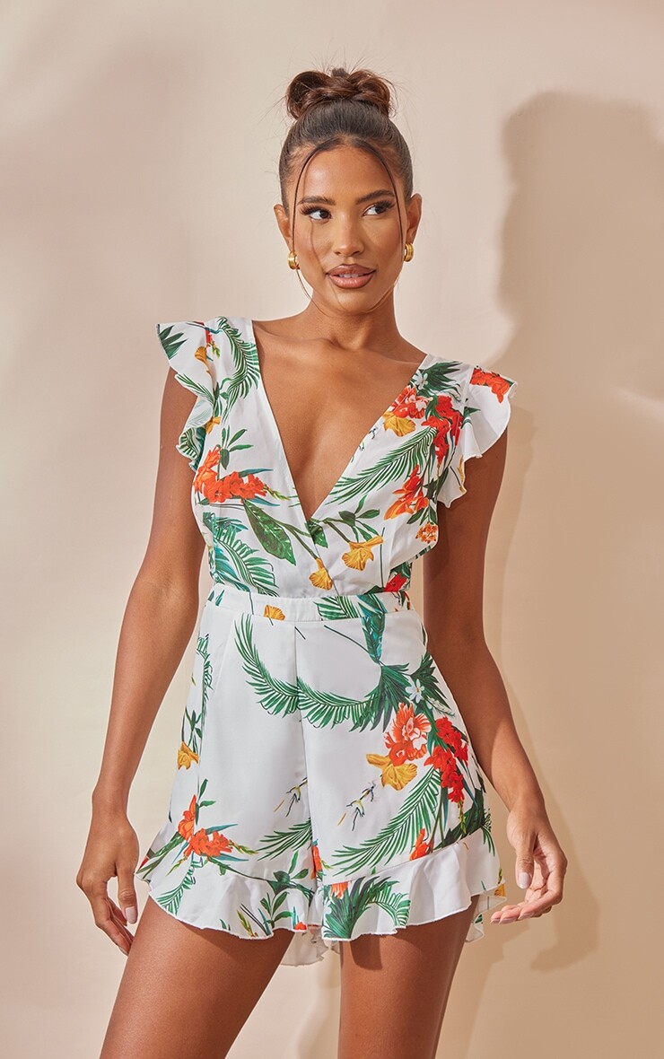 

PrettyLittleThing Белый тропический комбинезон с завязкой на спине