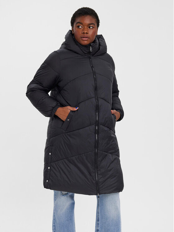 

Пуховик стандартного кроя Vero Moda Curve, черный