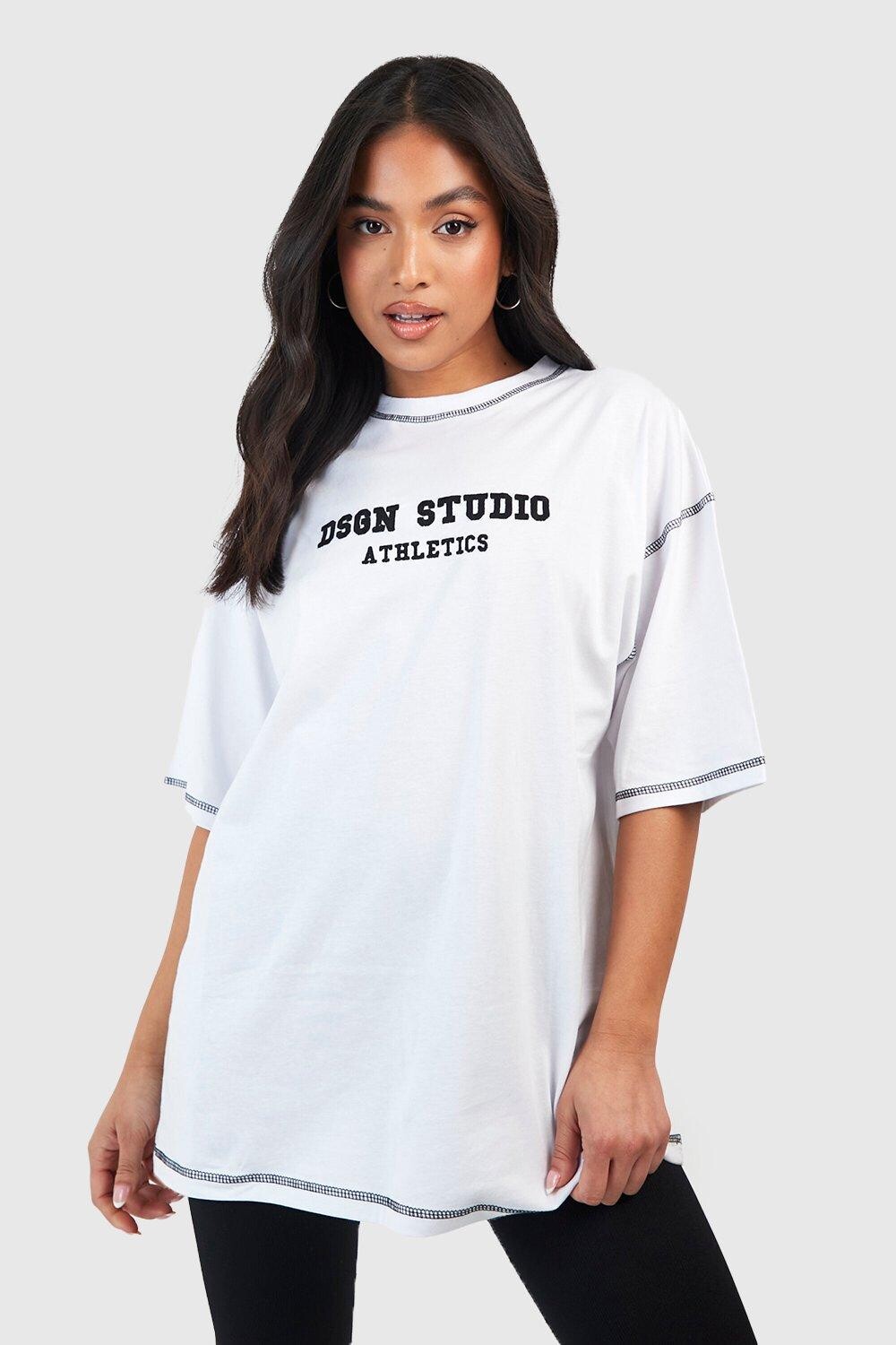 

Футболка petite dsgn studio с контрастными швами аппликация Boohoo, белый