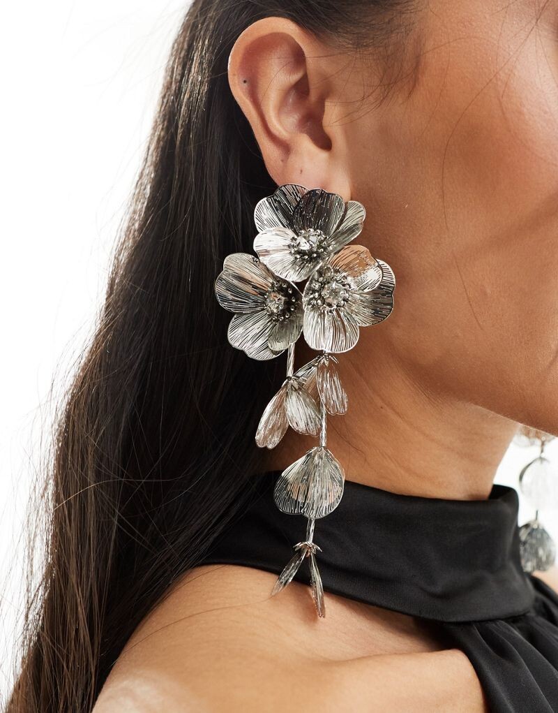 

Серьги-подвески ASOS DESIGN с объемным цветочным узором серебристого цвета