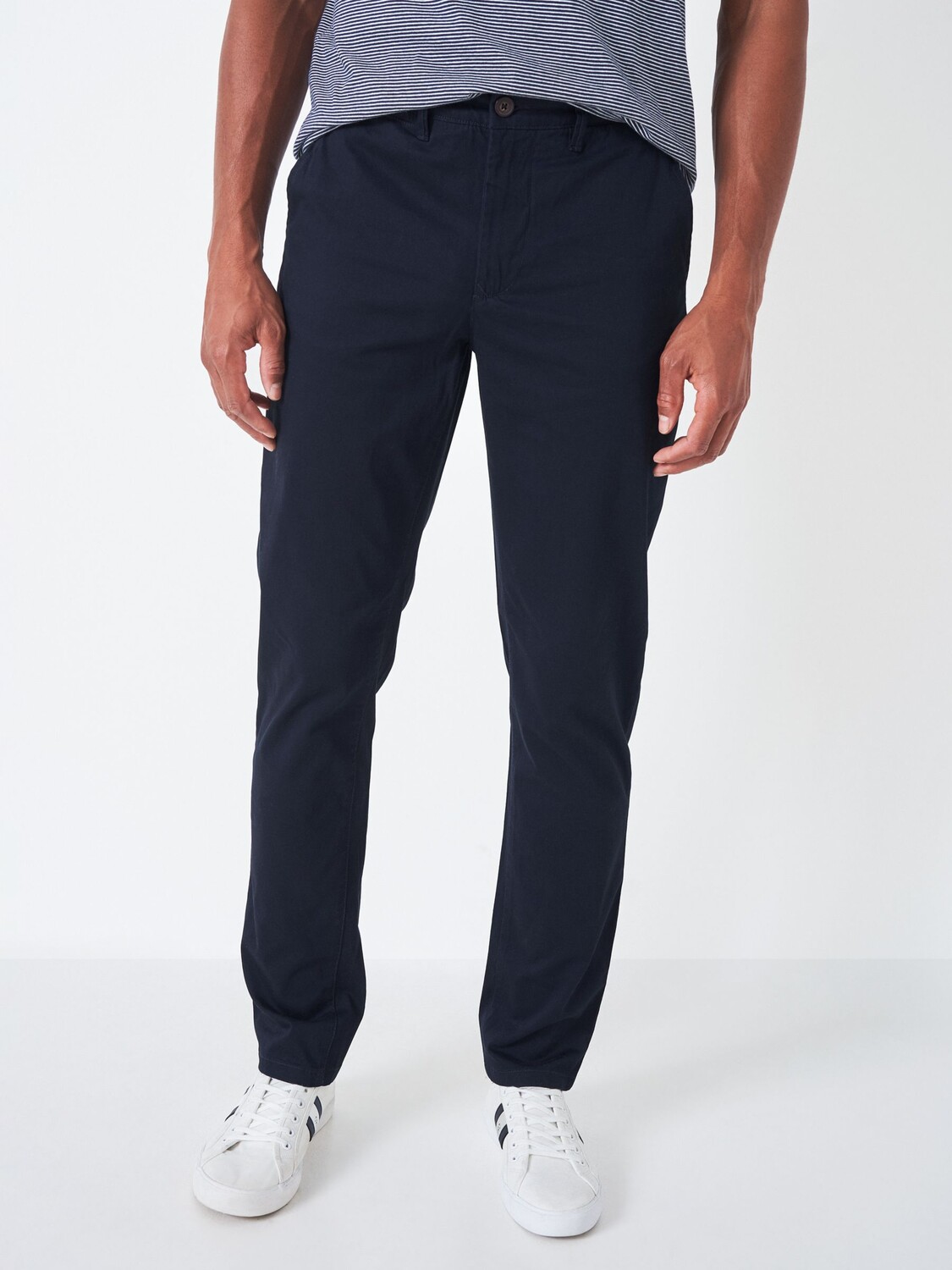 

Crew Clothing Облегающие брюки чинос, темно-синий