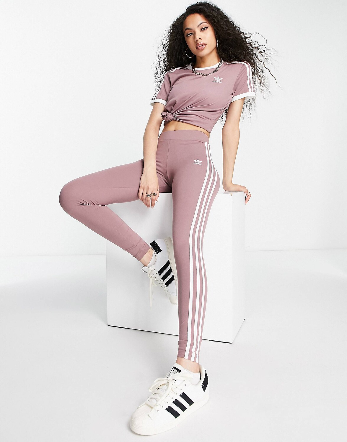 

Сиреневые леггинсы с 3 полосками adidas Originals, Фиолетовый