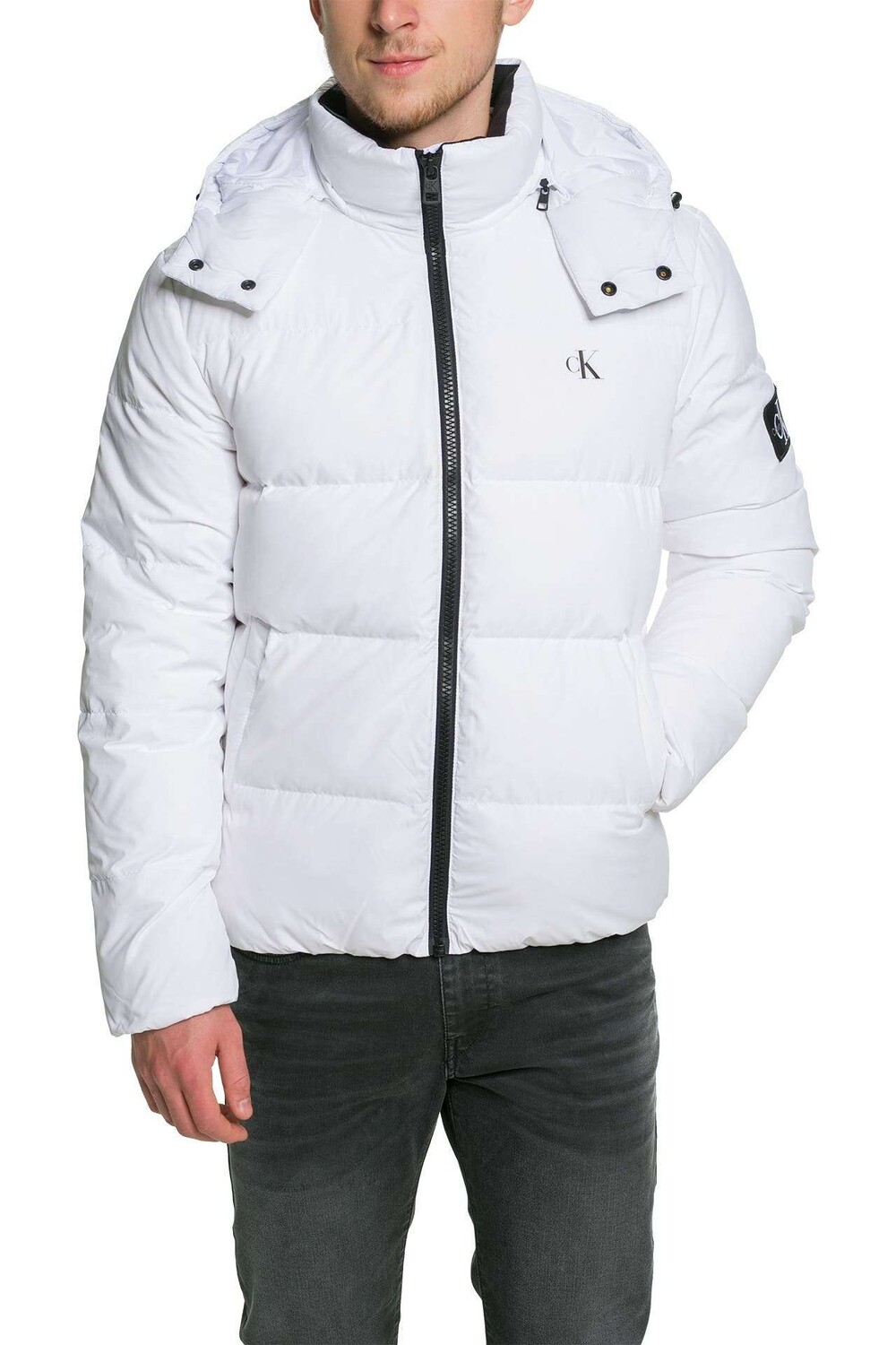 

Белый пуховик Calvin Klein